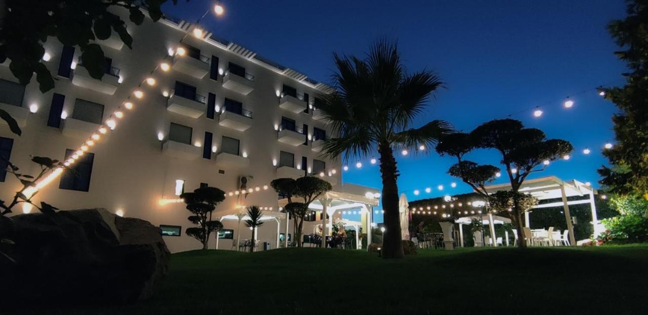 דורס Hotel Delta Premium מראה חיצוני תמונה